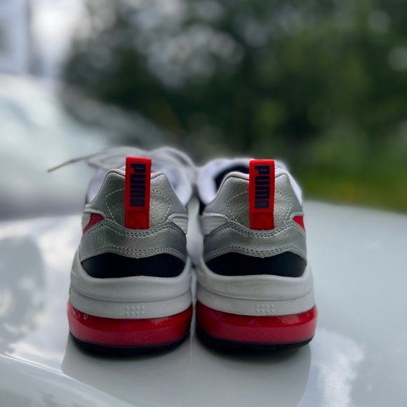 Original Puma Sneakers, Size 9 but it’s good for 8.5 too ,they were worn once - Picture 6 of 8
